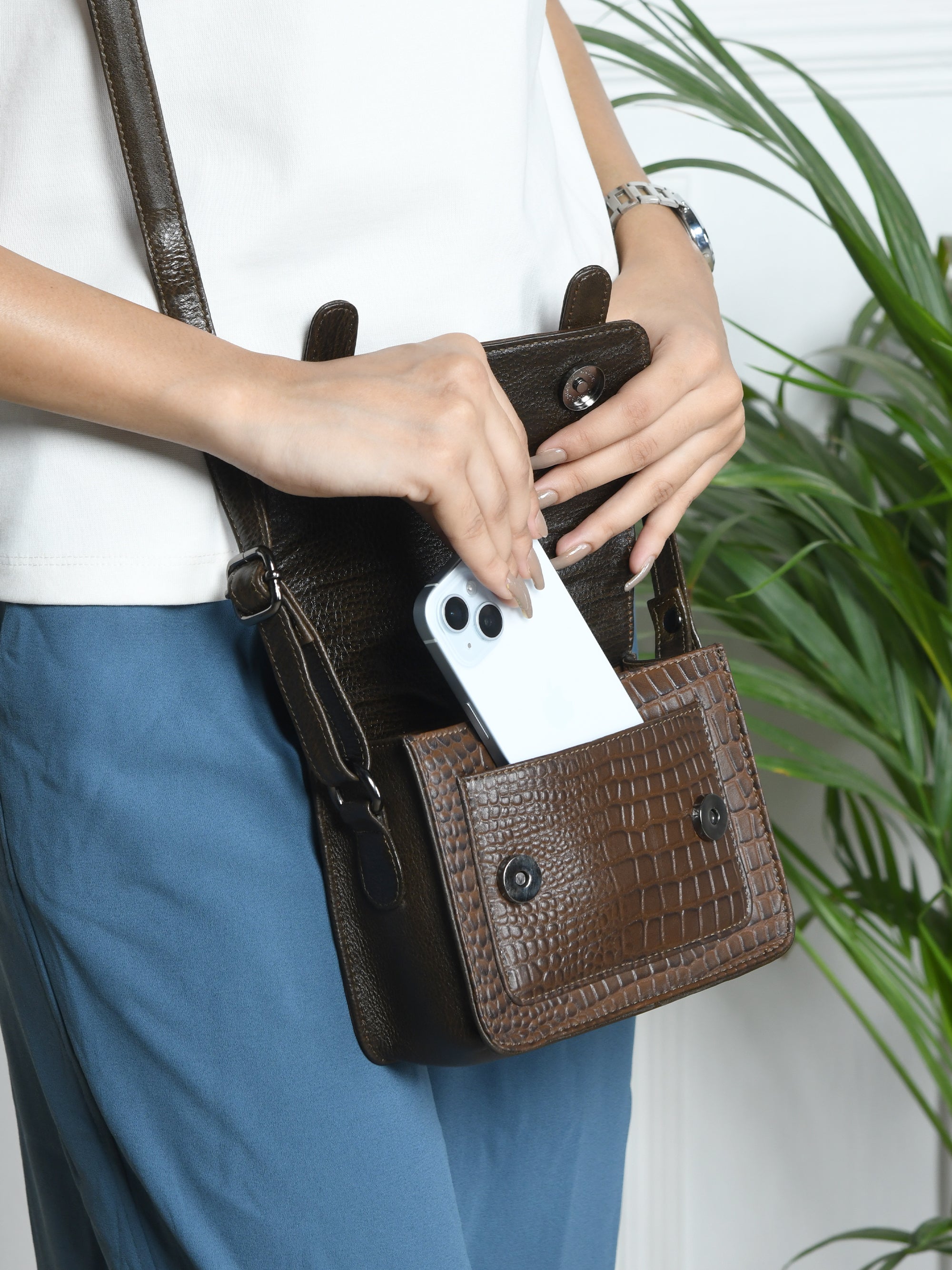 Urban Voyager Leather Belt Bag - Expresso brown