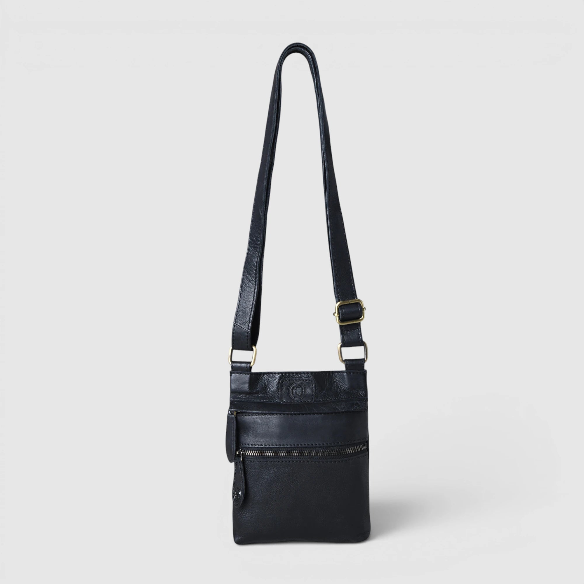 Vintage Terra Crossbody Bag - Black color
