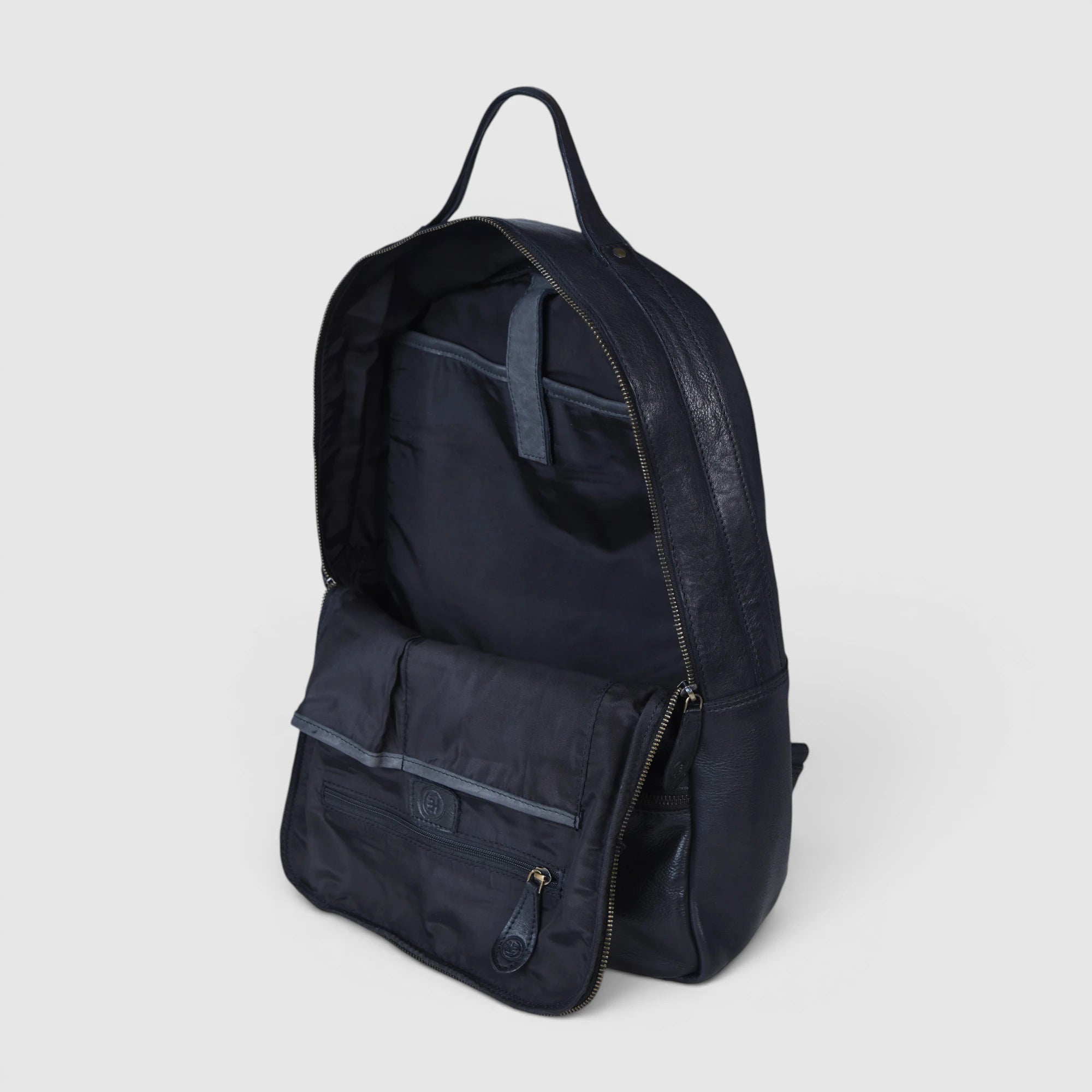 Oakridge Leather Backpack – Classic Black