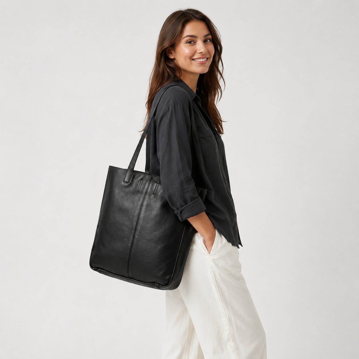Hestern Midnight Classic Women’s Leather Tote - Black color